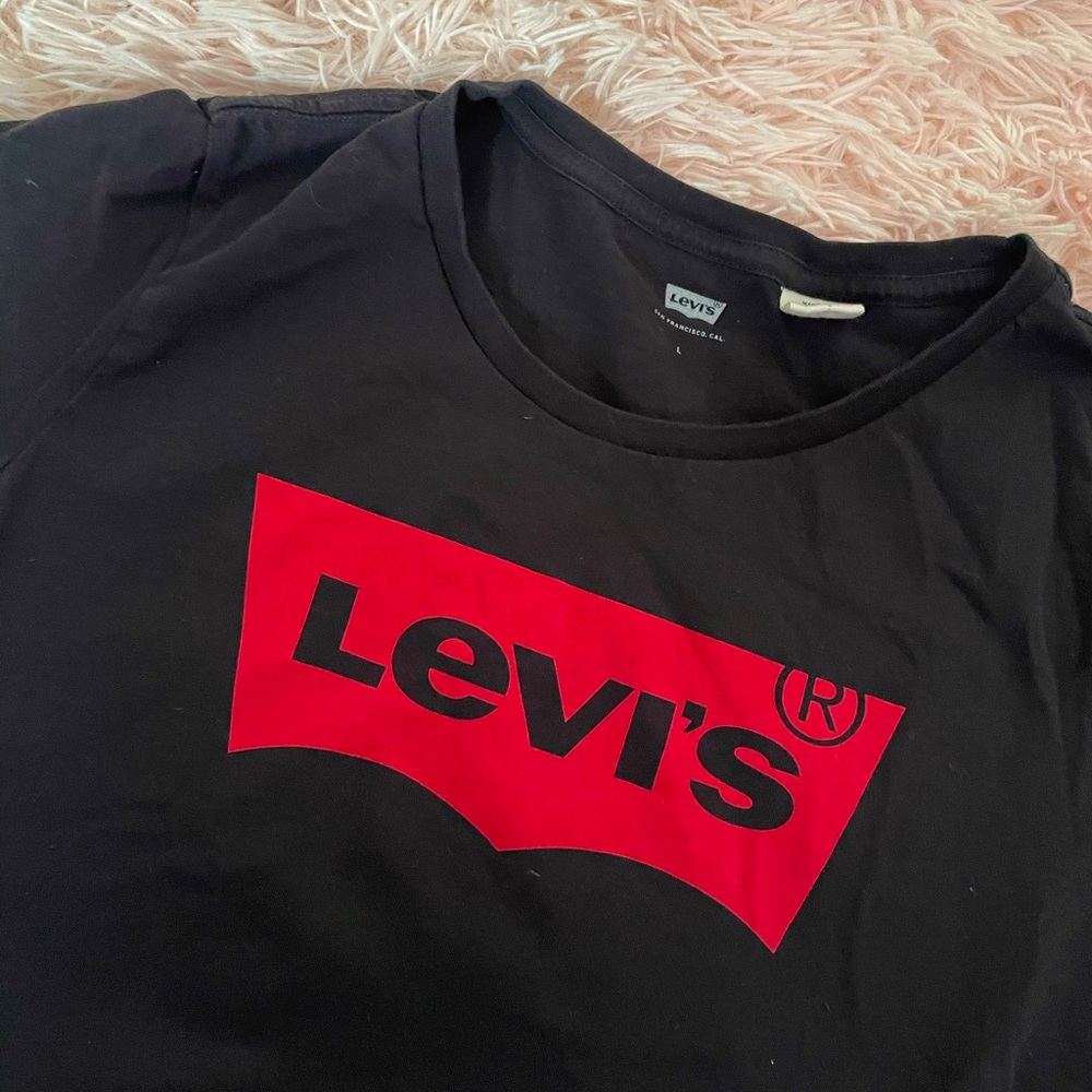 Levi’s Tee - Picture 4 of 4